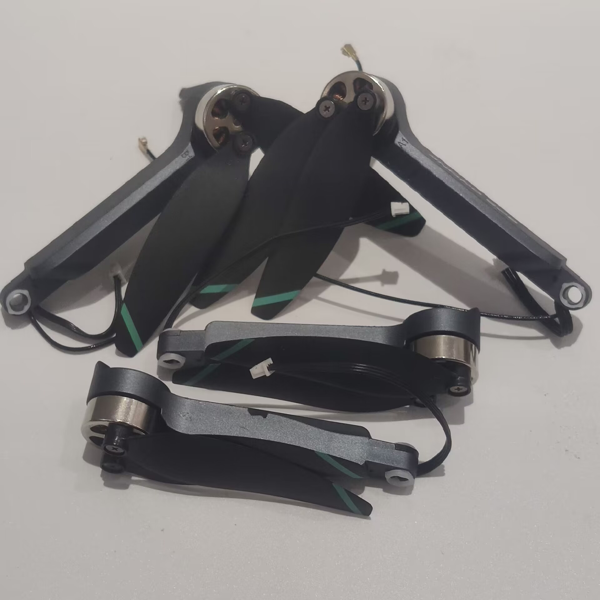 Brushless Motor Arm A1/B1/A2/B - Lyzrc Drone บทวิจารณ์และราคา